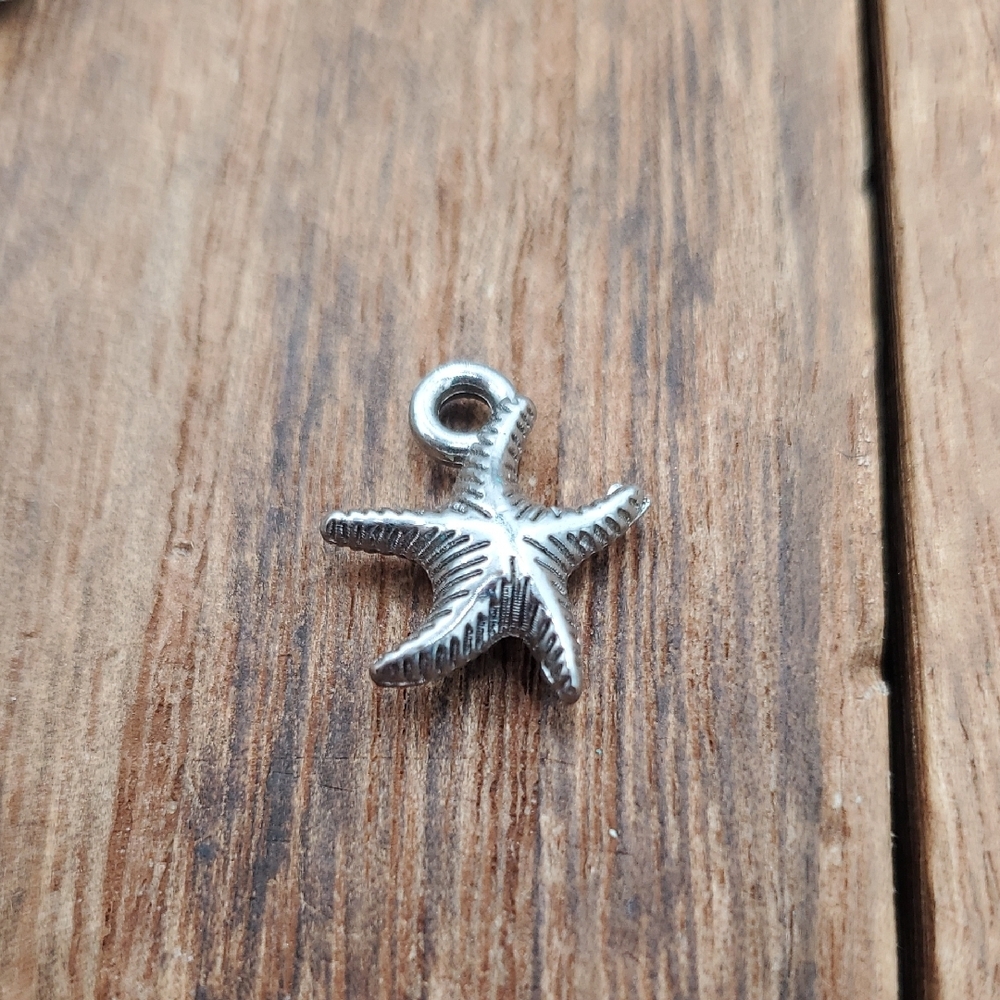 Silver Starfish Pendant P339‎